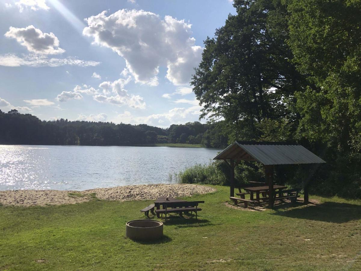 Bungalows Am Waldessaum Bei Hohenzieritz Esterno foto